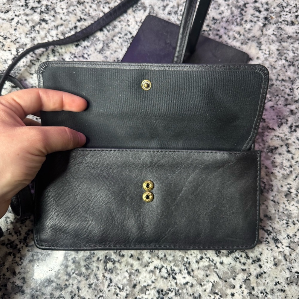 Fossil Black Cow Hide Leather Crossbody Bag with Gold Accents - Picture 10 of 13